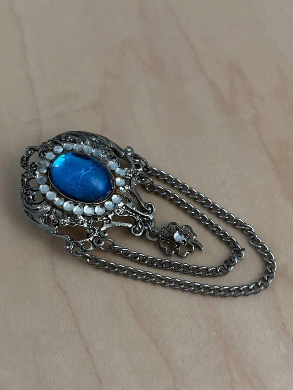Vintage-Silver Brooch with Blue Cabochon & clover